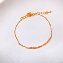 超小粒 オレンジサファイア ブレスレット 天然石 シンプル 華奢 チェーン 5枚目の画像
