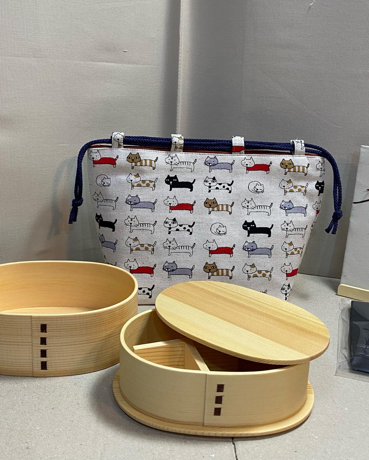 リラネコ　4点セット　2段わっぱ弁当箱合計680cc　　箸袋　猫柄巾着　ゴムバンド