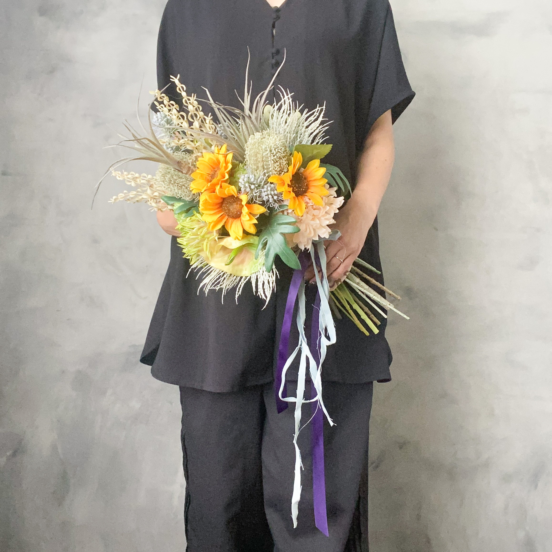 ヒマワリとアンスリウムの爽やかブーケ | 造花の花束 スワッグ