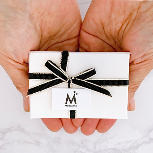 発表会・コンサートに付けたい 煌めくト音記号のビーズ刺繍ブローチ