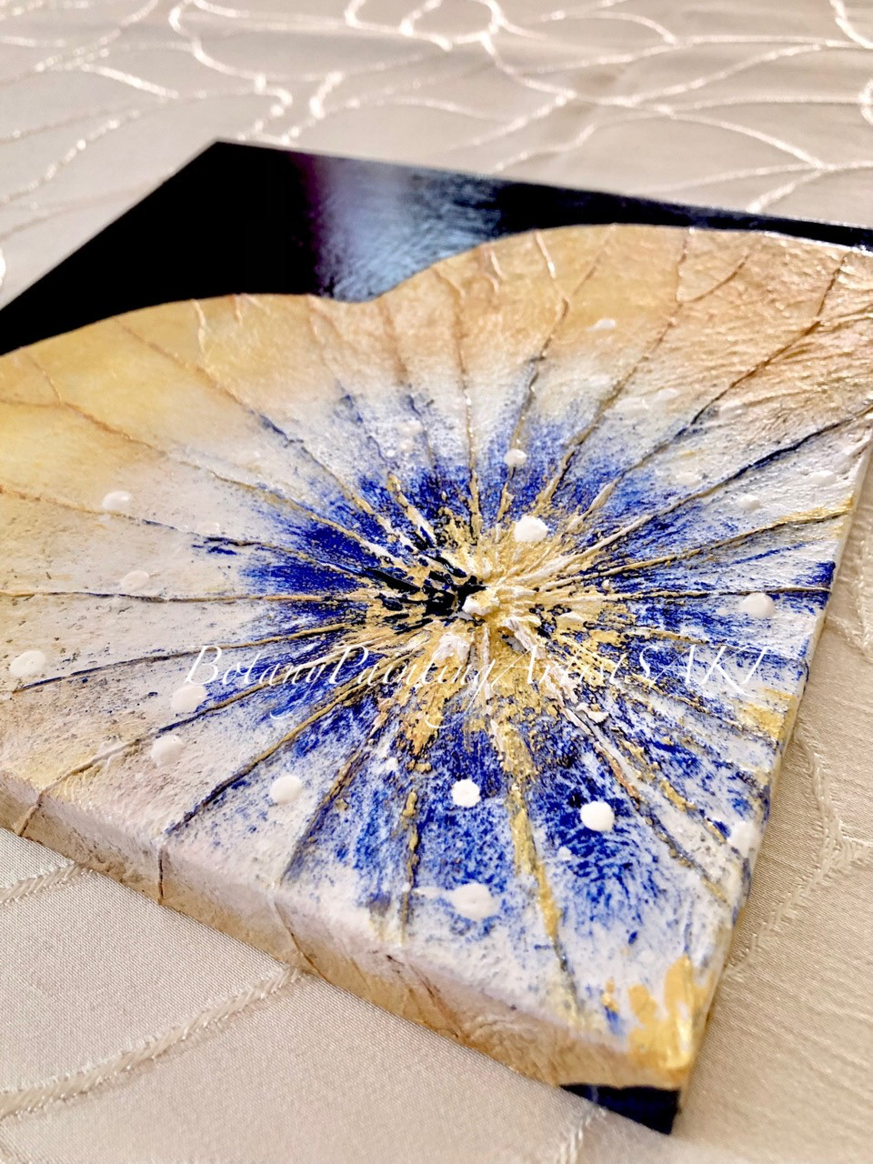 【一点もの】オシャレでユニークな蓮の葉ハッピーアート: The beauty of lotus leaf.