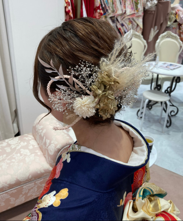 髪飾り　ゴールド系ドライフラワーの髪かざり　紐アレンジ　成人式　卒業式　結婚式　振袖　着物　和装　ヘアアクセサリー 7枚目の画像