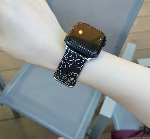 Apple Watch  バンド　花　シリコン　 6枚目の画像