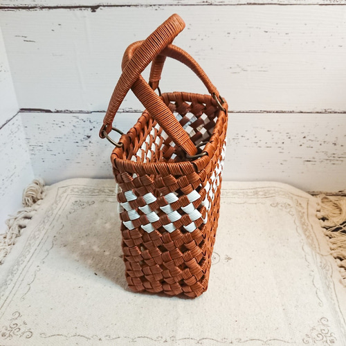 天然素材のかごバッグ（ブラウン・ベージュ）石畳編み　ノット編み 天然素材のかごバッグ（ブラウン・ベージュ）石畳編み ノット編み