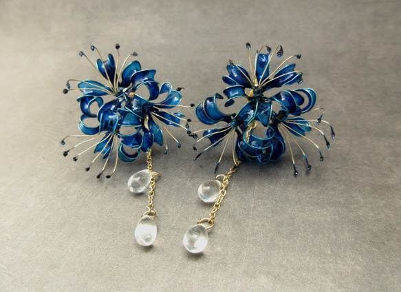 青彼岸花のイヤリング イヤリング・ノンホールピアス asa 通販