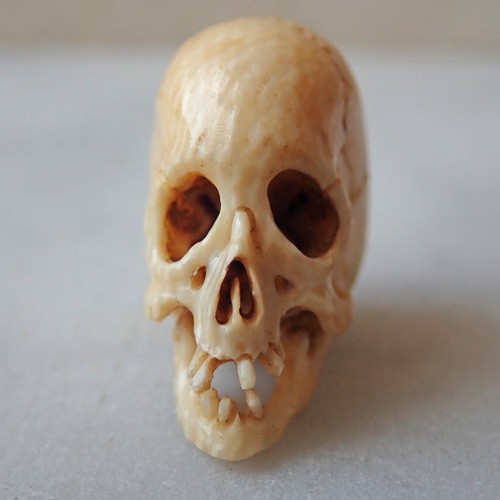 ◇ Netsuke 時代 根付 髑髏 提げ物 緒締玉 ドクロ 在銘 しゃれこうべ ◇ Netsuke 時代 根付 髑髏 提げ物 緒締玉 ドクロ 在銘