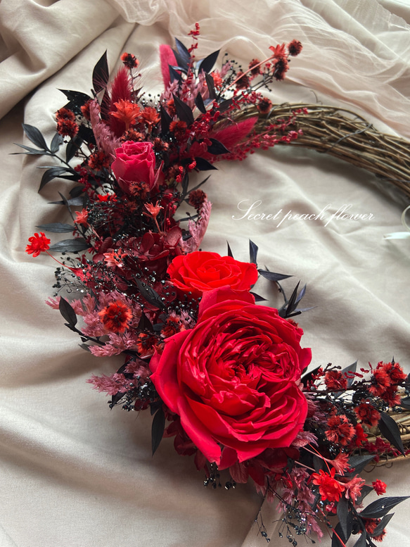 【靈魂記憶-紅玫瑰與白月光】40公分 手綁永生花圈 大花圈 第6張的照片