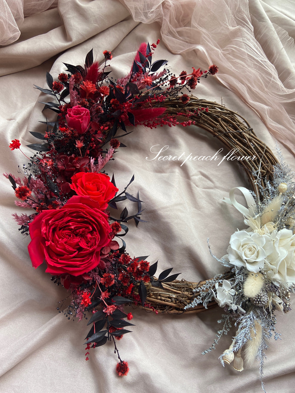 【靈魂記憶-紅玫瑰與白月光】40公分 手綁永生花圈 大花圈 第5張的照片