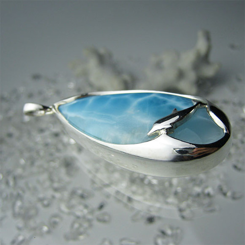 momo出品。極美！！ラリマー ペンダント ヒーリング 海 癒し イルカ イルカのいる海 模様も色も抜群の海に イルカが漂う【送料無料