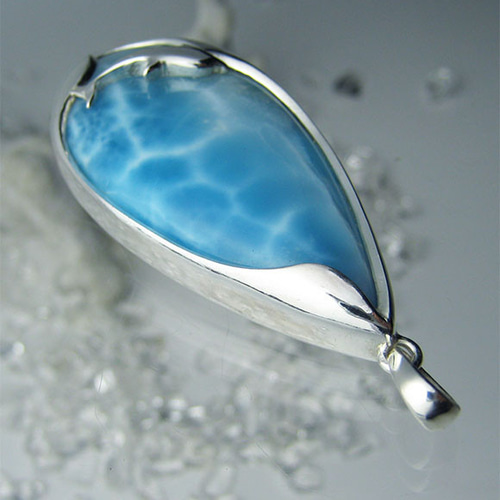 イルカのいる海 模様も色も抜群の海に イルカが漂う【送料無料