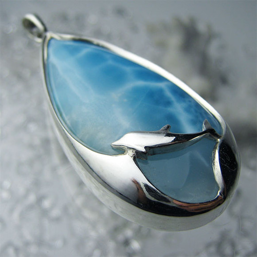 イルカのいる海 模様も色も抜群の海に イルカが漂う【送料無料