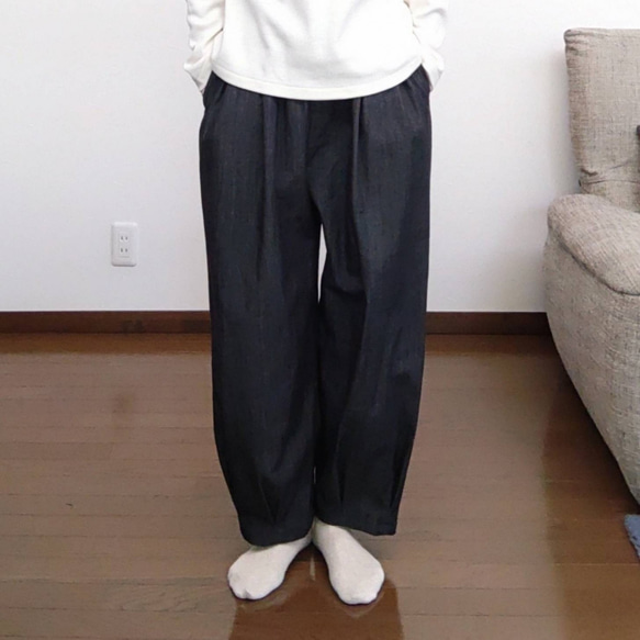 岡山デニムのゆったりバルーンパンツ　ネイビー 4枚目の画像
