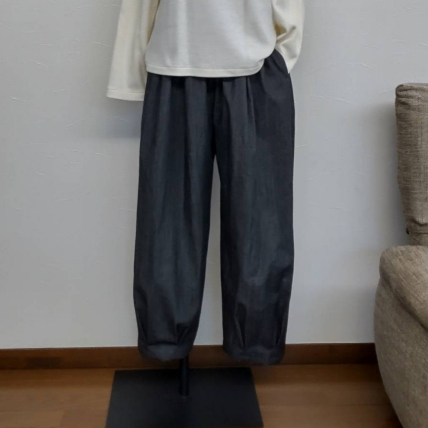 岡山デニムのゆったりバルーンパンツ　ネイビー