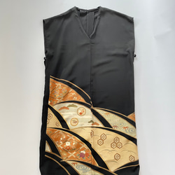 upcycled vintage kimono dress 留袖ワンピース　＜サイドボタン　Vネック＞ 着物リメイク 4枚目の画像