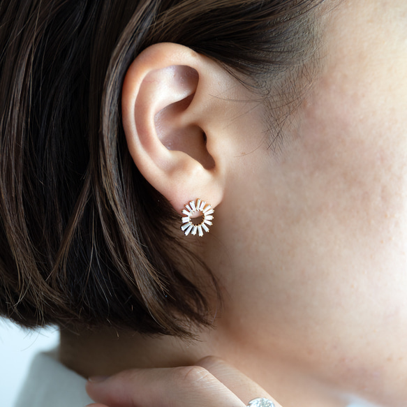 Taper cut diamond Earrings / Spark 1枚目の画像