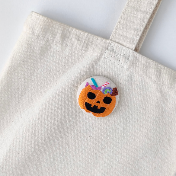 ハロウィンのスイーツ詰め合わせ刺繍ブローチ　秋 6枚目の画像