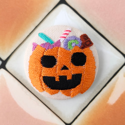 ハロウィンのスイーツ詰め合わせ刺繍ブローチ　秋 2枚目の画像