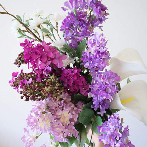 おしゃれ花嫁に人気のモーヴカラーを細かく束ねたライラックブーケ