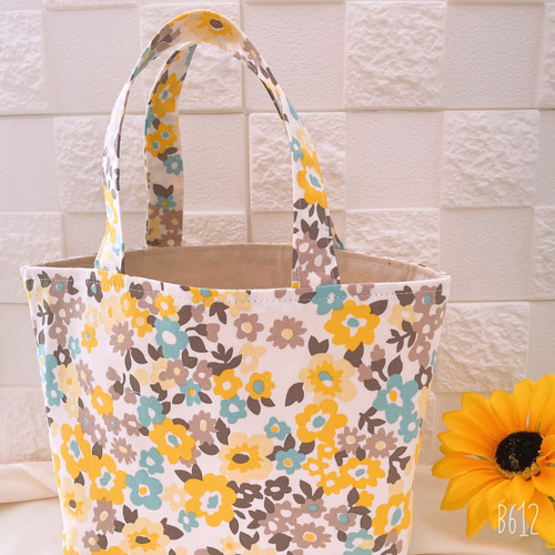 カラフルお花とキラキラ花瓶が可愛い！トートバッグ カラフル花柄トートバッグ｜記念品ストアー