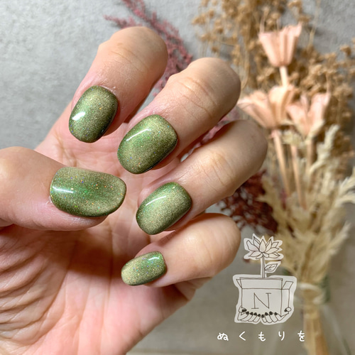 みどりのほうせき】マグネットネイルなので角度によって見え方が変わり  