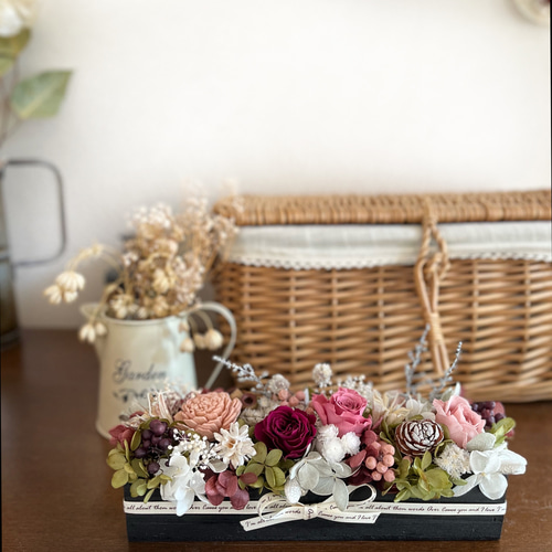 黒い木箱の秋色フラワーアレンジメント プリザーブドフラワー Atelier