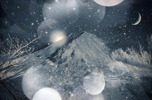 冬富士と三日月」三日月 富士山 幻想的 モノクロ 星 冬 おしゃれ 絵画