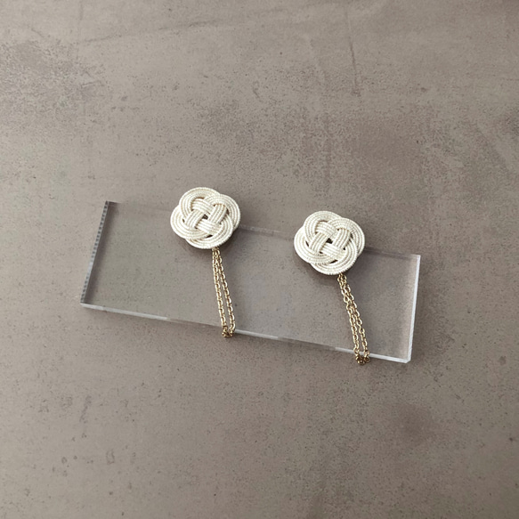 White flower pierce/earrings （ピアス / イヤリング） 2枚目の画像