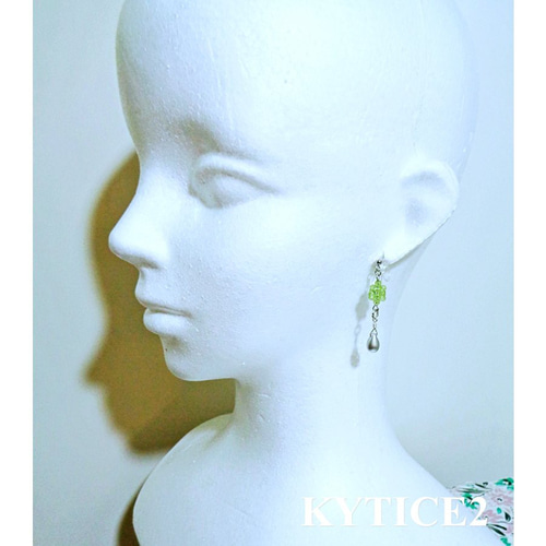 I1139樹脂ノンホールピアス アレルギー対応 ハンドメイド ペリドット