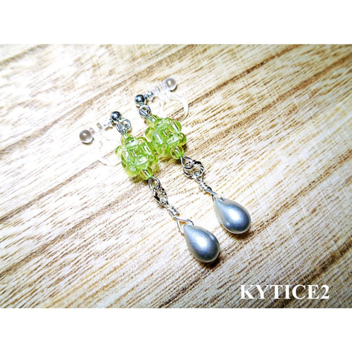 I1139樹脂ノンホールピアス アレルギー対応 ハンドメイド ペリドット