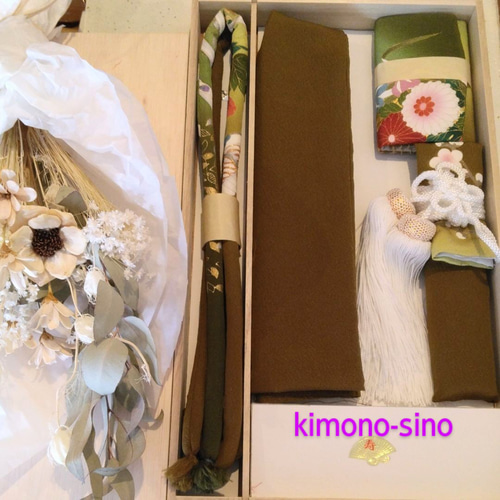 正絹】 花嫁 懐剣 筥迫 抱え帯 丸ぐけ4点 松葉色 ブラウン 桐箱付 はこ  