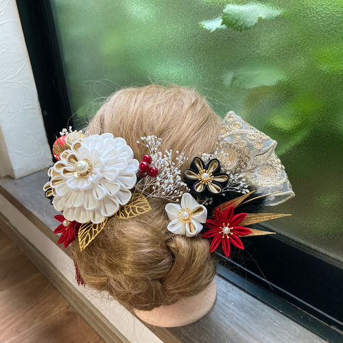 成人式髪飾り つまみ細工 結婚式 打ち掛け 赤 白 黒 ゴールド 金
