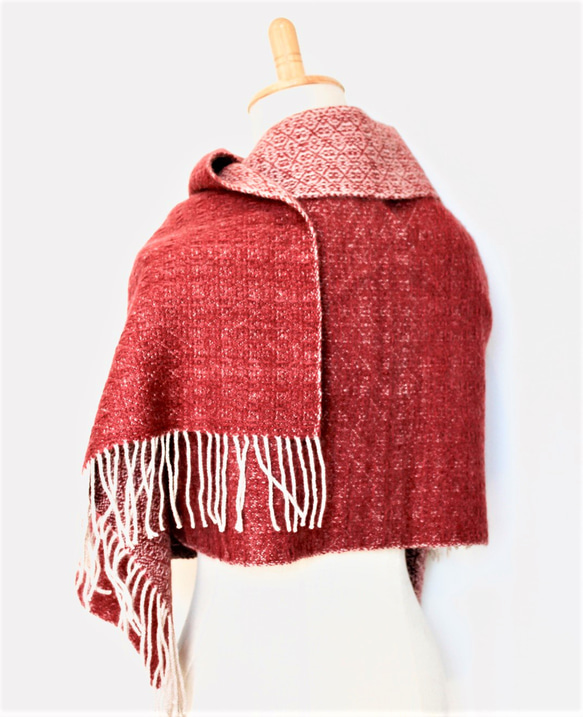 ☆Winter Sale☆ポッサム・メリノ・シルク手織りストール　ナチュラルｘ手染めワインレッド 1枚目の画像