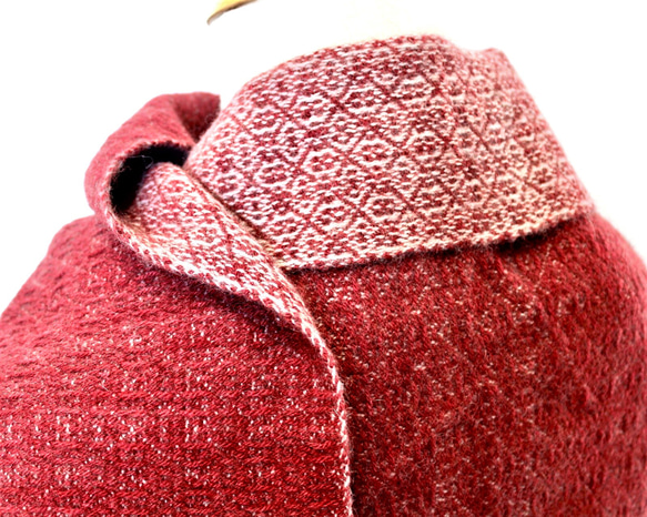 ☆Winter Sale☆ポッサム・メリノ・シルク手織りストール　ナチュラルｘ手染めワインレッド 2枚目の画像