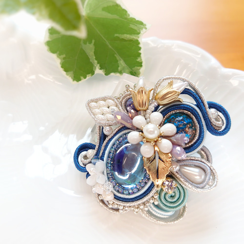 新品 ブローチ パール クリスタル 揺れる 上品 綺麗 かわいい（ワン  