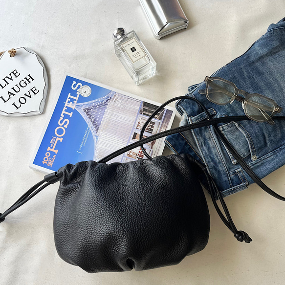 名入れ無料　本革　巾着　ショルダーバッグ　本革名入れキーホルダー付き 3枚目の画像