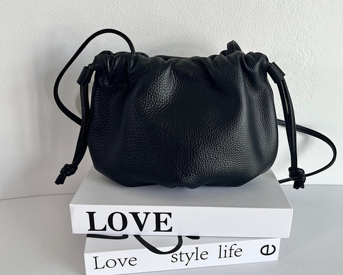 名入れ無料 本革 巾着 ショルダーバッグ 本革名入れキーホルダー付き