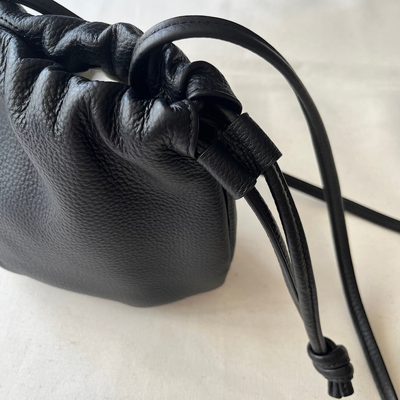 名入れ無料　本革　巾着　ショルダーバッグ　本革名入れキーホルダー付き 7枚目の画像