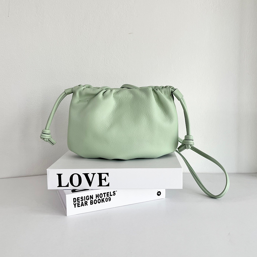 新調　名入れ無料　本革　巾着　ショルダーバッグ　本革名入れキーホルダー付き