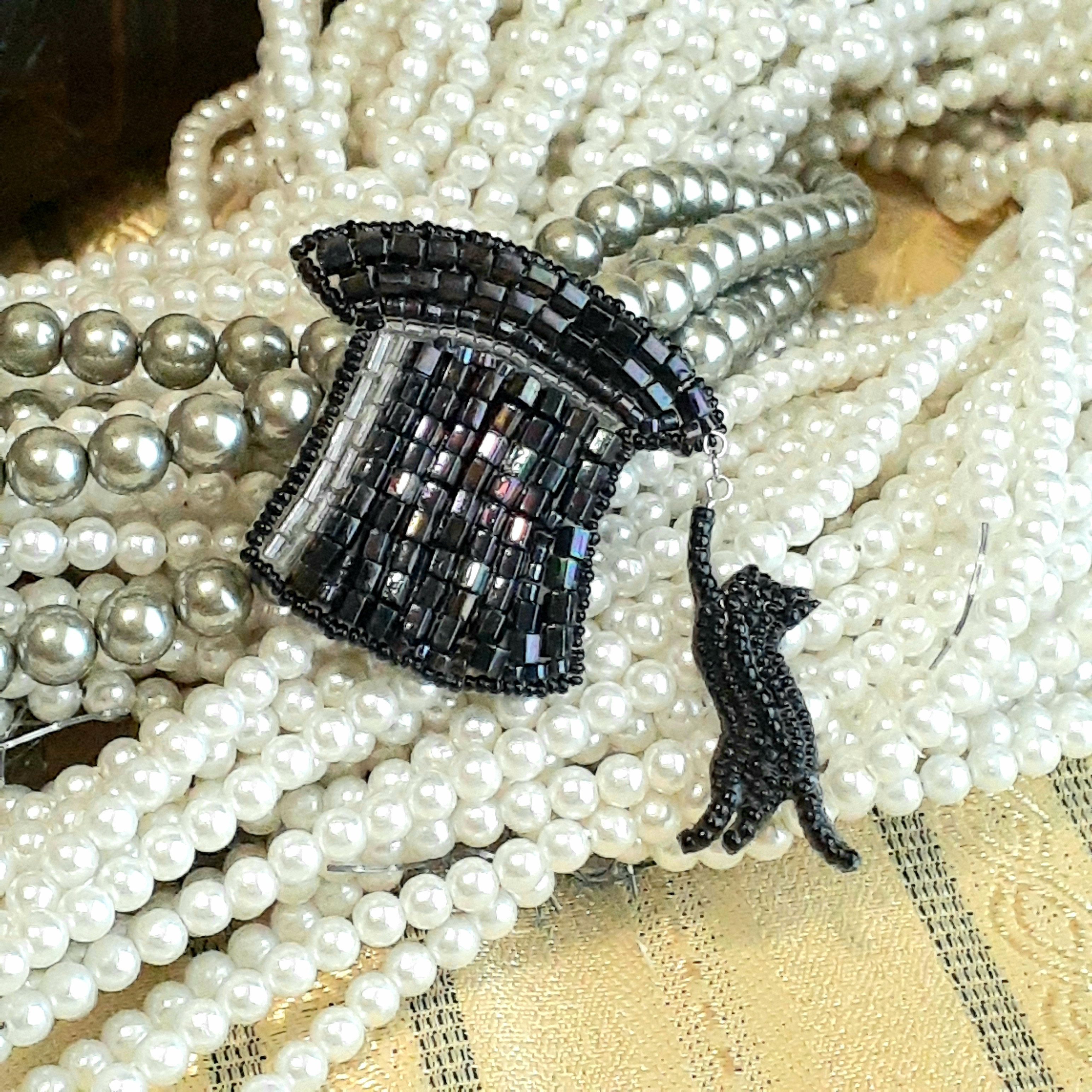 シルクハットと黒猫のブローチ ＊オートクチュールビーズ刺繍