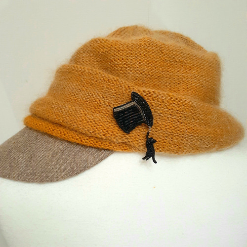 シルクハットと黒猫のブローチ ＊オートクチュールビーズ刺繍 ブローチ