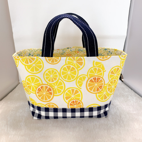 専用✳︎再販✳︎ハンドメイド✳︎レモン柄　巾着　母made品 生成り生地のレモン柄巾着バッグ 弁当袋・風呂敷 💜🎀Pinky_Rose1117