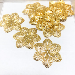 【2個】特大 座金 透かしパーツ 花座 1枚目の画像