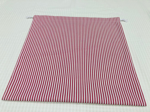 大きな巾着袋　縦50cm 横50cm      赤ストライプ 1枚目の画像