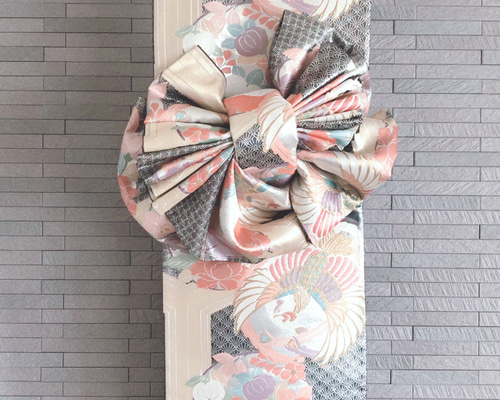 帯をリメイクした飾り結びのあるタペストリー a1901affe81668d4da90d2e7e5a4bc