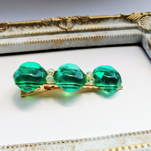 エメラルドグリーンの水面ヘアクリップ / レジン / 海 ヘアクリップ