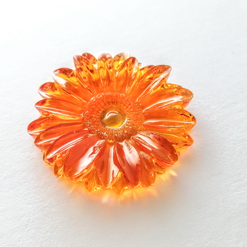 ガーベラ（オレンジ）のブローチ / レジン / 花 / 秋 / 敬老の日