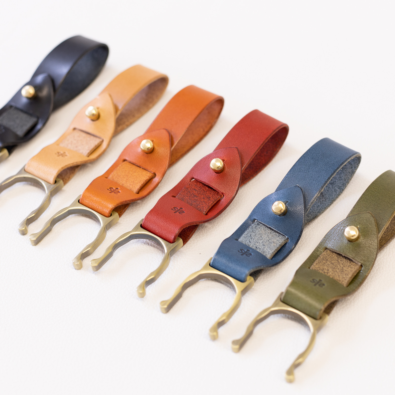 delica moai 真鍮製ペットボトルケース　レザーホルダー付き delica moai 真鍮製ペットボトルケース レザーホルダー付き