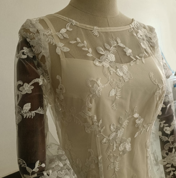 可愛修長線條婚紗簡約長袖全蕾絲婚紗 第3張的照片