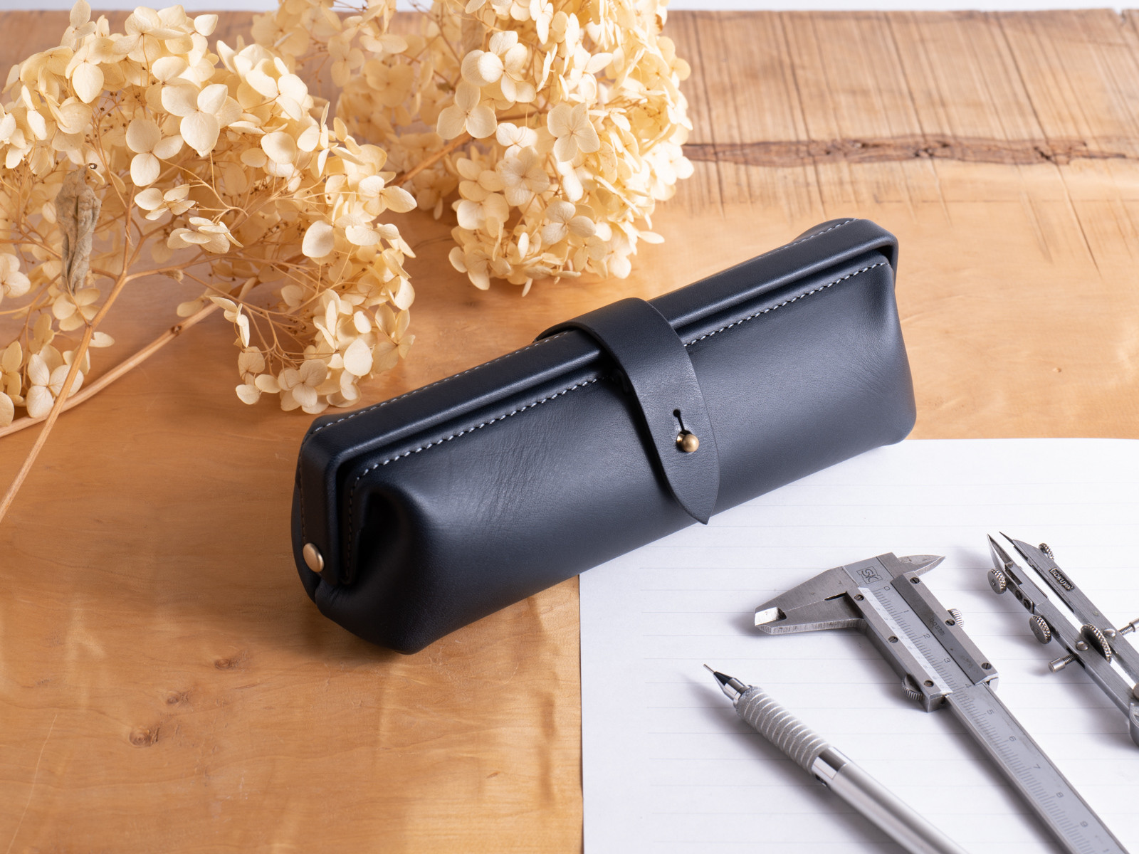 Paka-pen #ネイビー　イタリアンレザーのペンケース　入学祝い、就職祝いにも