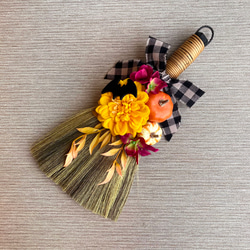 数量限定【ハロウィン】ホウキの壁掛けアレンジ　魔女のほうき／スワッグ 1枚目の画像